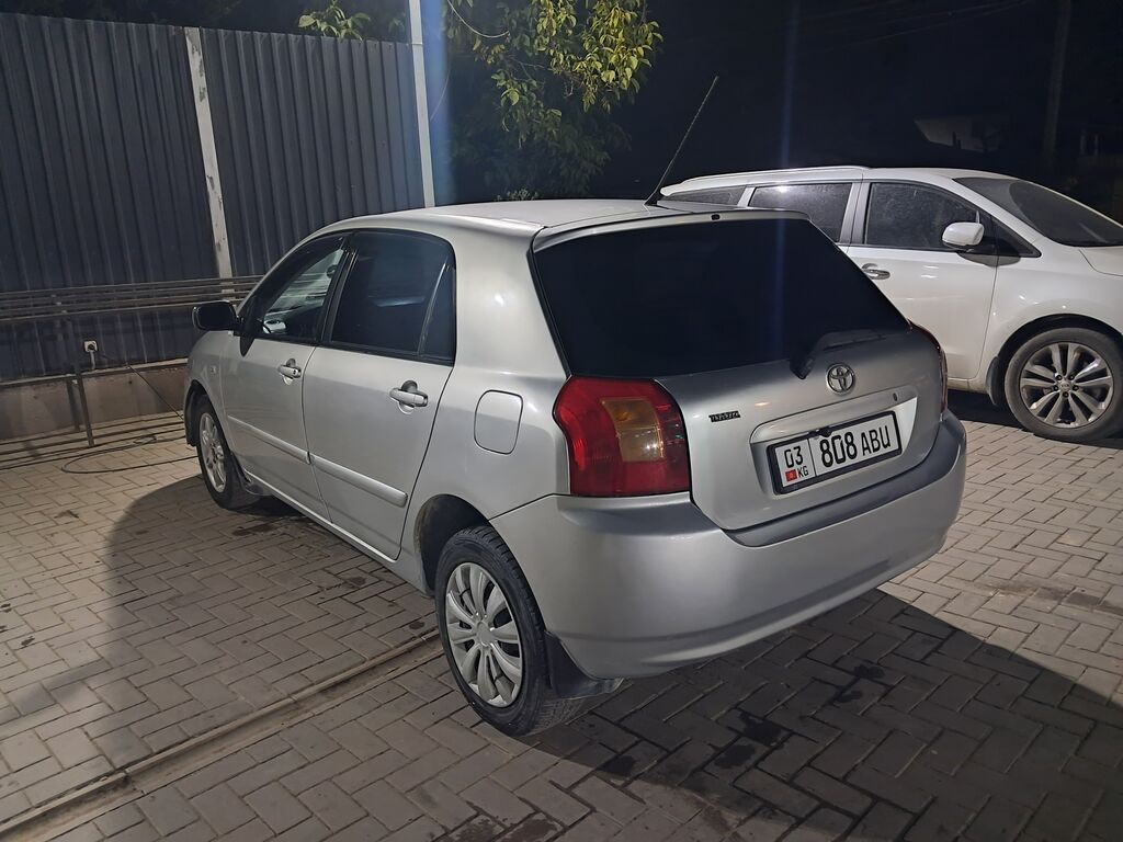 Toyota Corolla: 2002 г., 1.8 л, Автомат, Бензин, Хэтчбэк: фото 4
