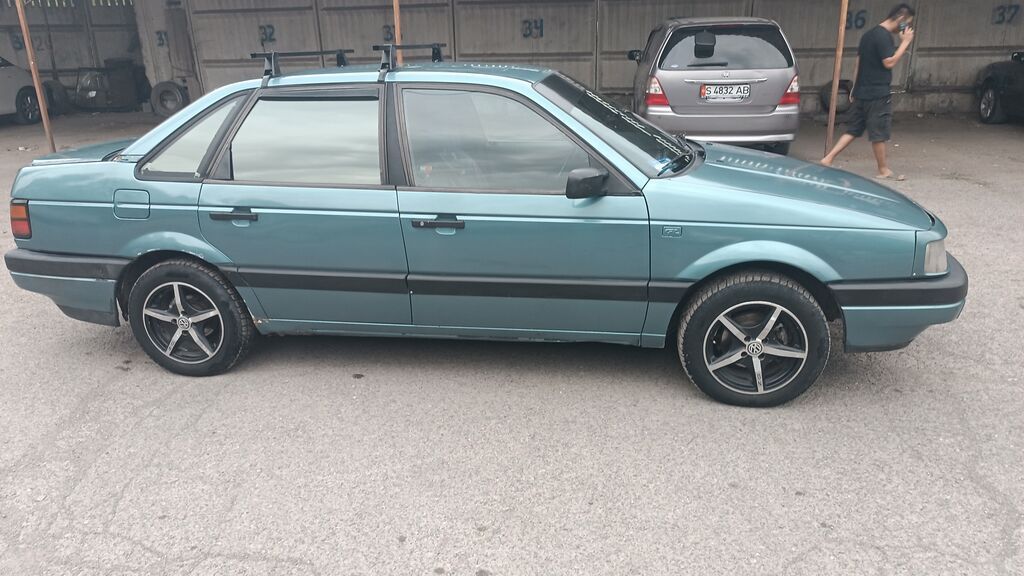 Volkswagen Passat: 1990 г., 1.8 л, Механика, Газ, Седан: фото 6