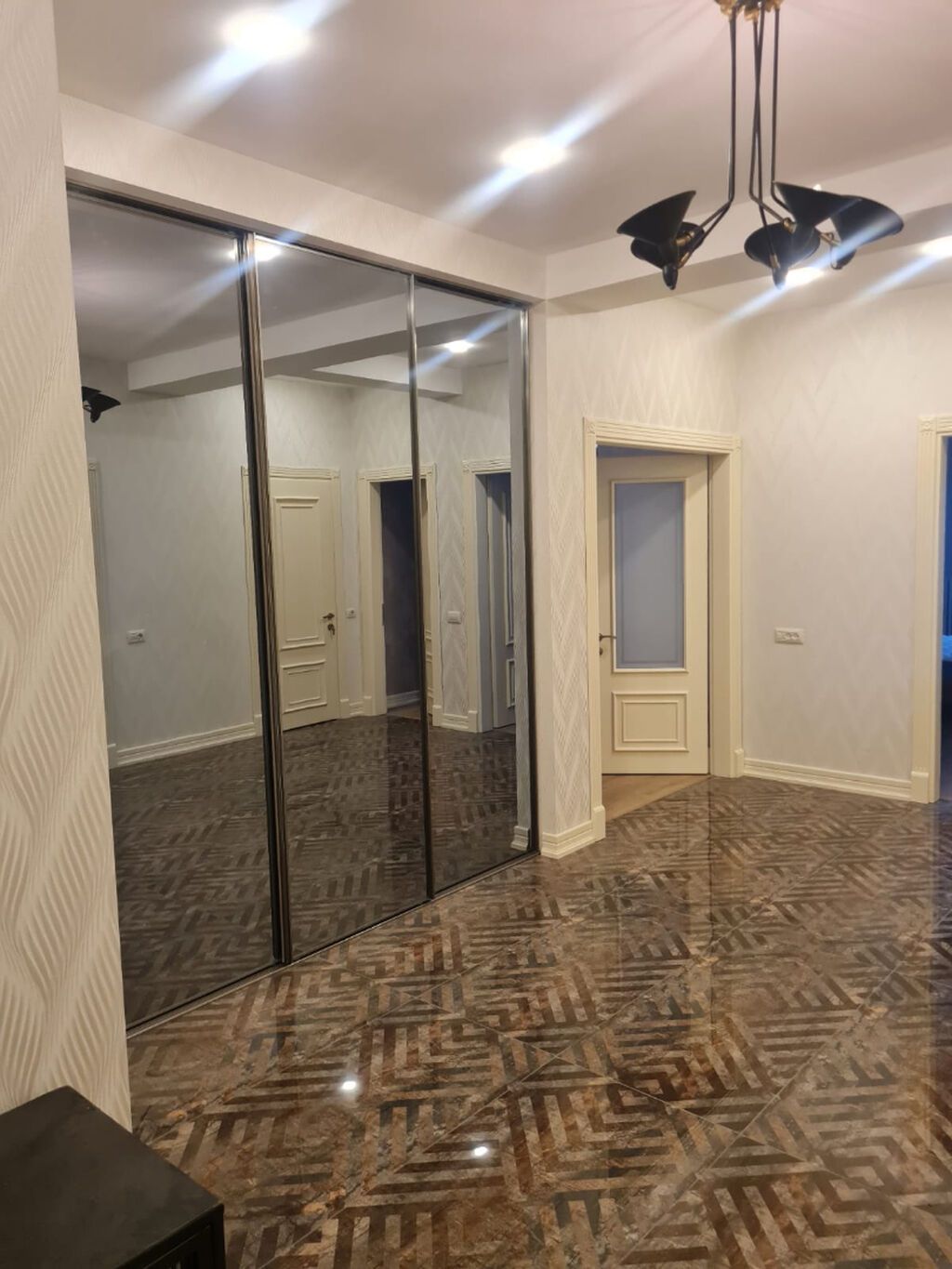 3 otaqlı, Yeni tikili, 137 kv. m