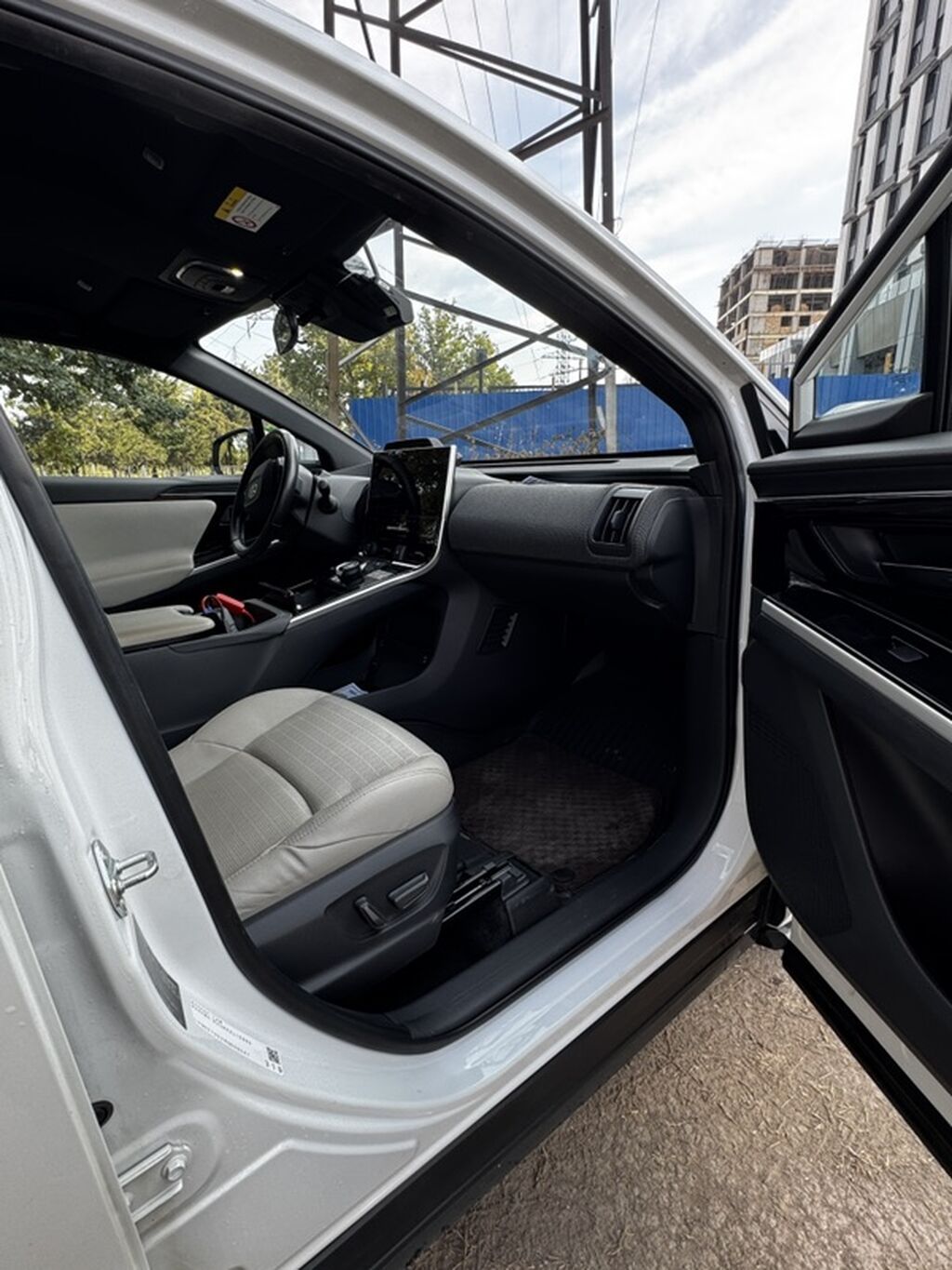 Toyota bZ4X: 2024 г., Электромобиль, Кроссовер: фото 8