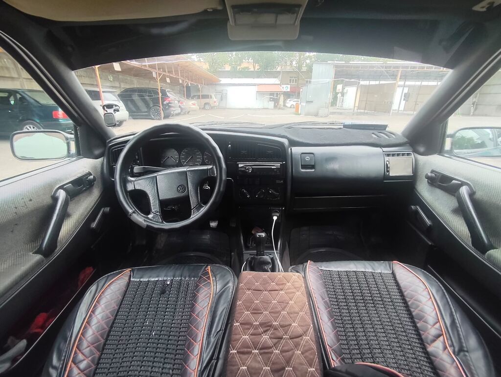 Volkswagen Passat: 1990 г., 1.8 л, Механика, Газ, Седан: фото 7