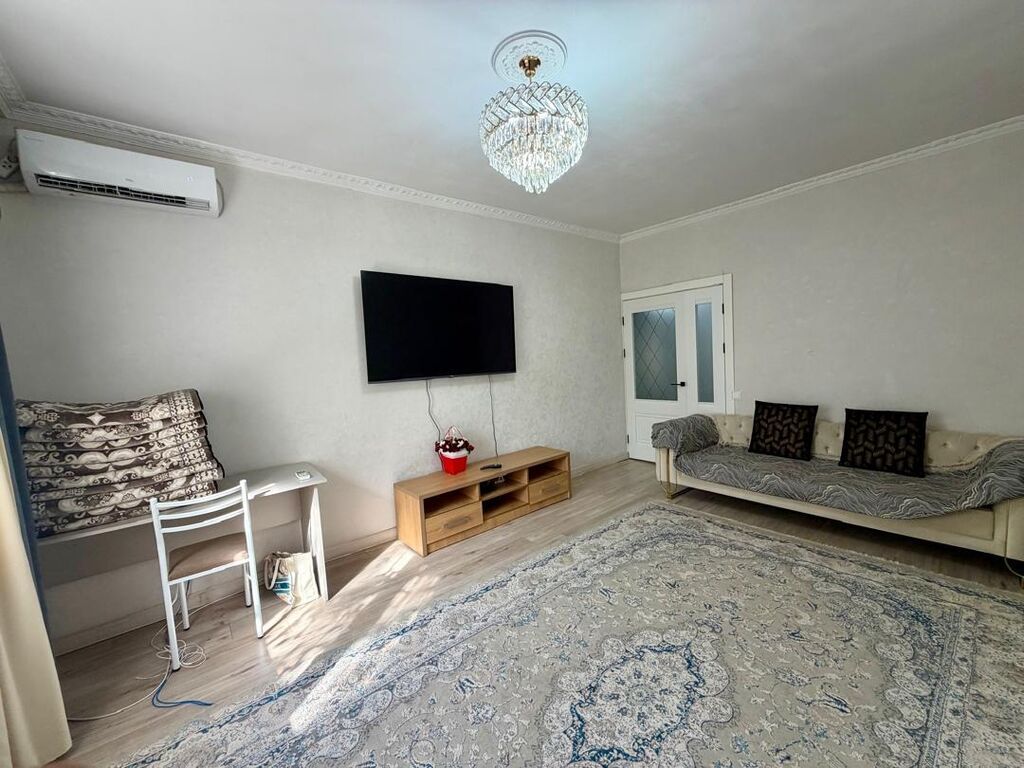 2 комнаты, 52 м², ул. Боконбаева / Гоголя 105 серия, 2 этаж, Евроремонт: фото 1