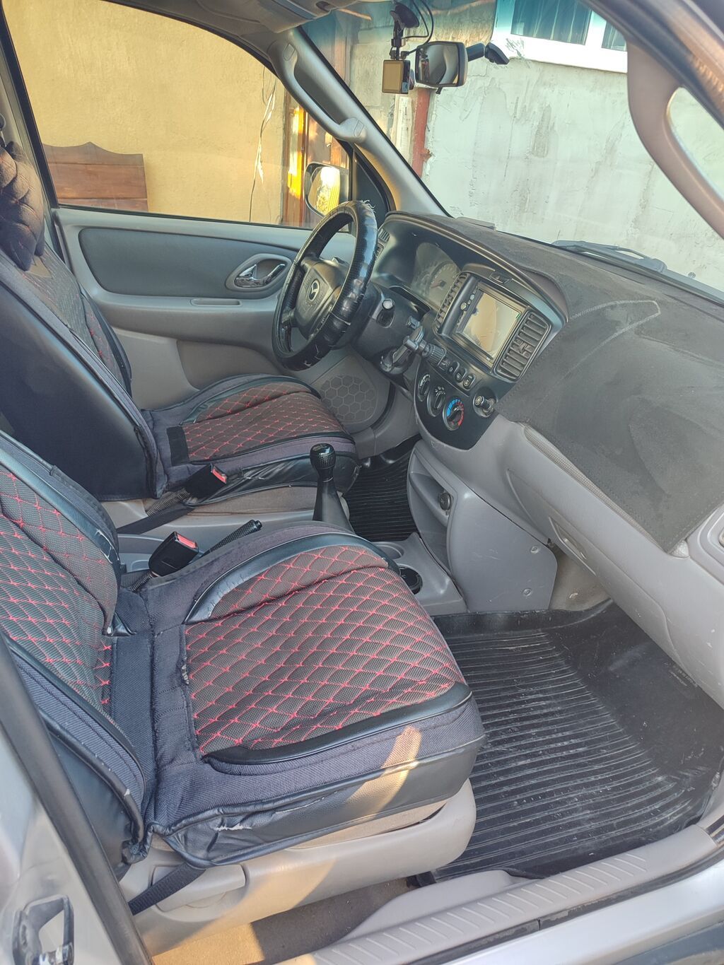 Mazda Tribute: 2002 г., 2 л, Механика, Бензин, Кроссовер: фото 4