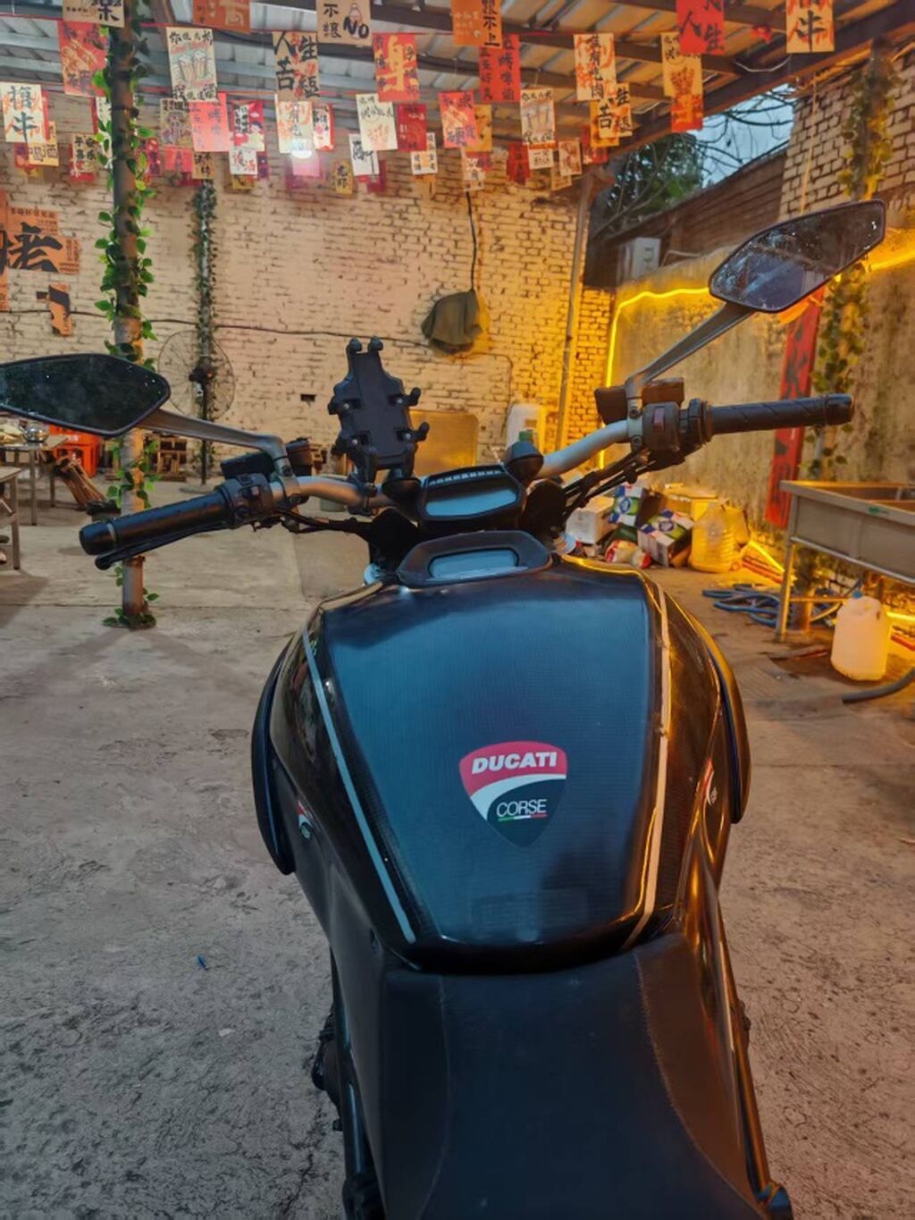 Ducati Diavel (чёрный матовый) — мощный крузер/родстер с фирменной: фото 3
