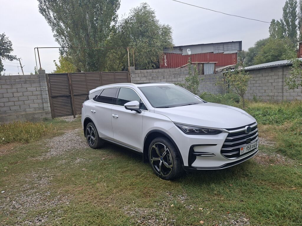 BYD Tang: 2022 г., 1.5 л, Автомат, Гибрид, Кроссовер: фото 7