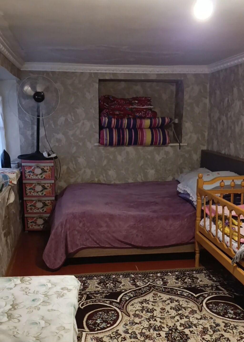 Kirayə üçün həyət evi Təcili kirayə verilir. 2 otaq 1 mətbəx. Ailəyə