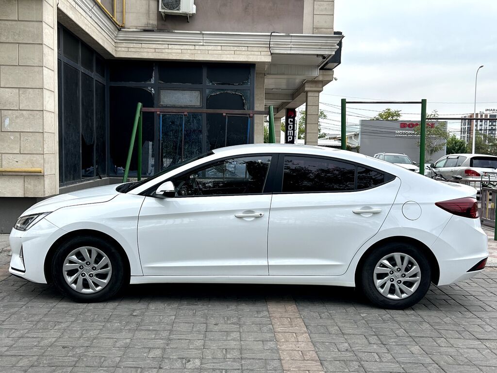 Hyundai Avante: 2019 г., 1.6 л, Бензин, Седан: фото 2
