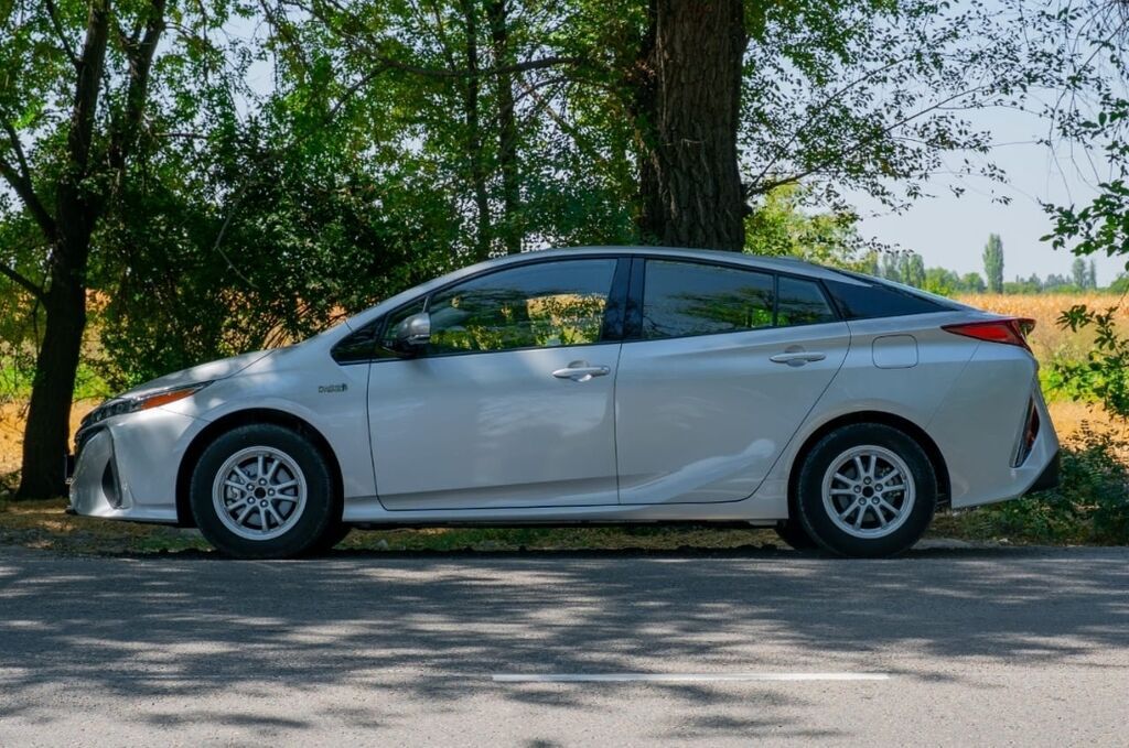 Toyota Prius V: 2020 г., 1.8 л, Автомат, Гибрид, Лифтбек: фото 7