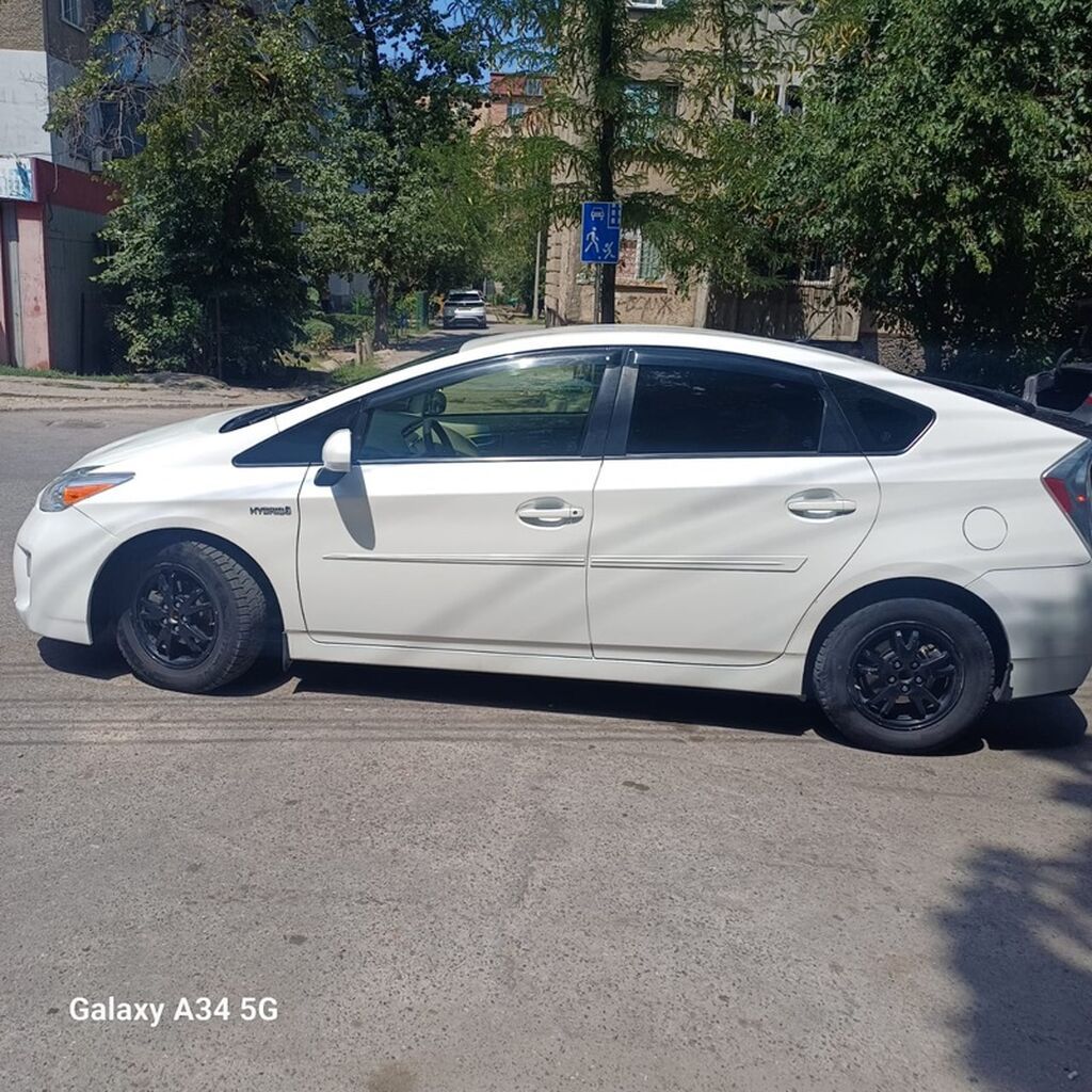 Toyota Prius: 2012 г., 1.8 л, Автомат, Гибрид, Хэтчбэк: фото 4