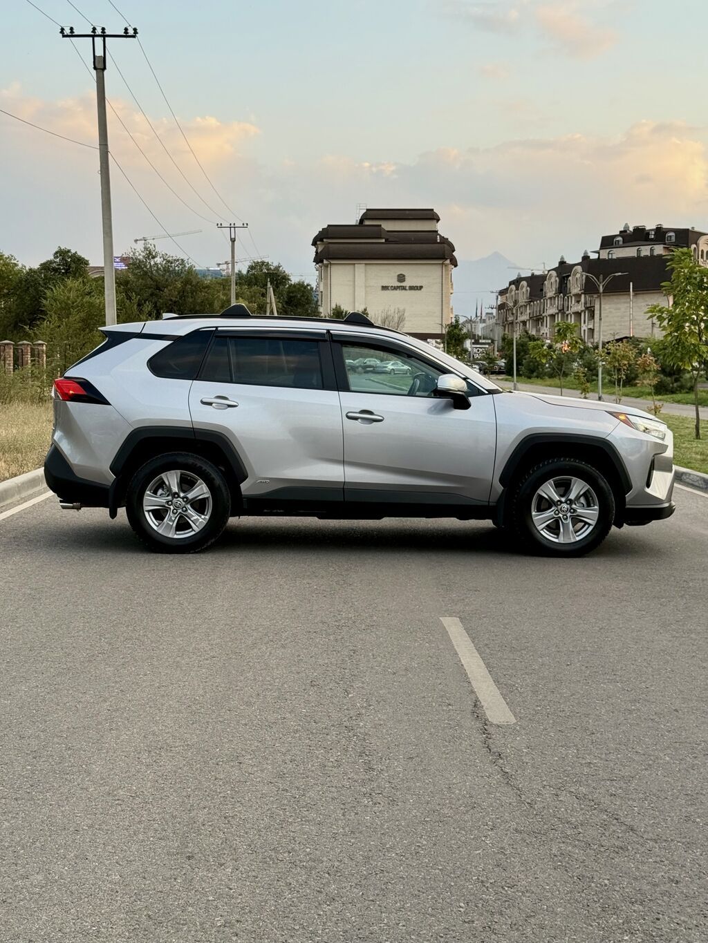 Toyota RAV4: 2022 г., 2.5 л, Автомат, Гибрид, Кроссовер: фото 5