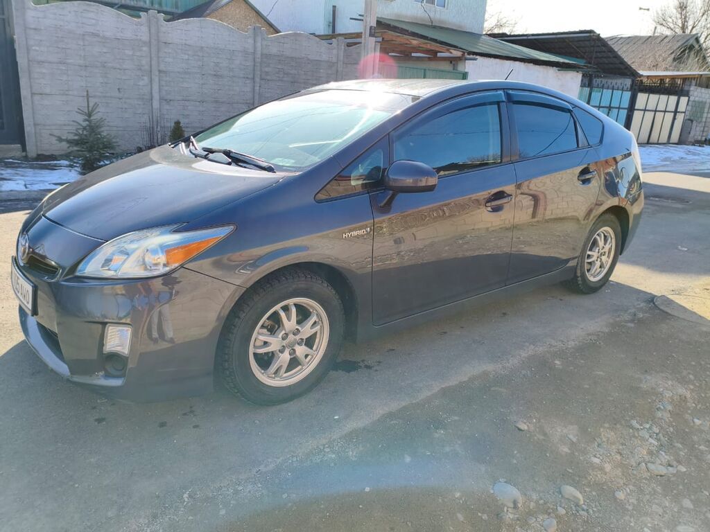 Toyota Prius: 2011 г., 1.8 л, Вариатор, Гибрид, Хэтчбэк: фото 3