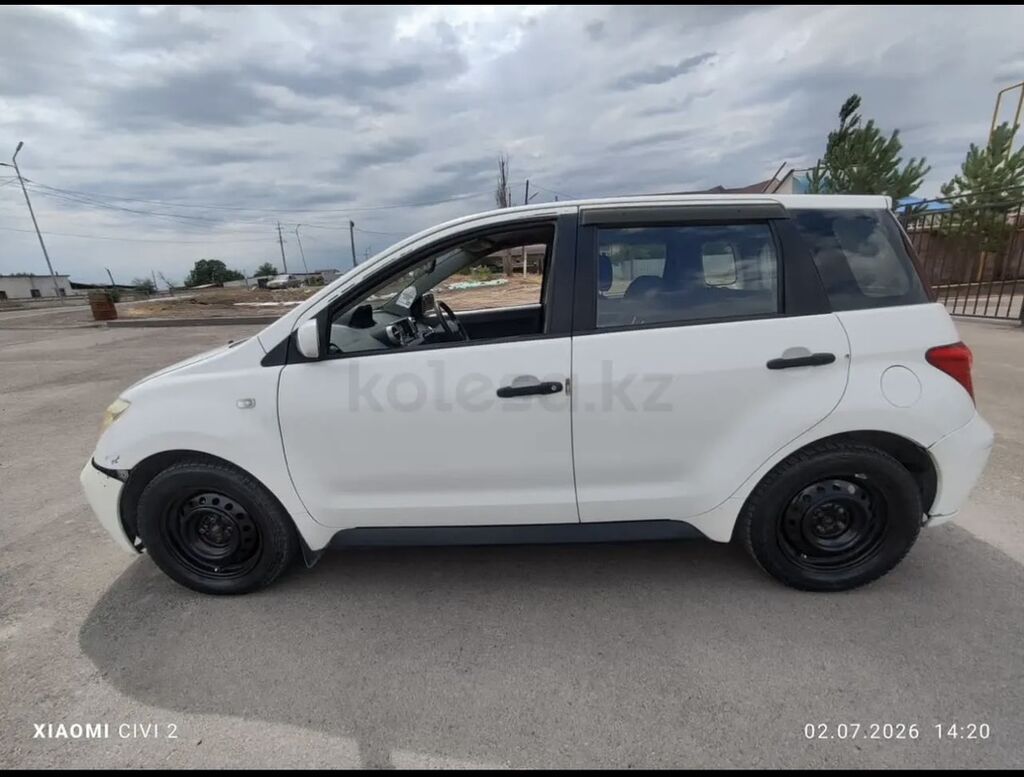 Toyota Ist: 2003 г., 1.3 л, Автомат, Бензин, Хэтчбэк: фото 3