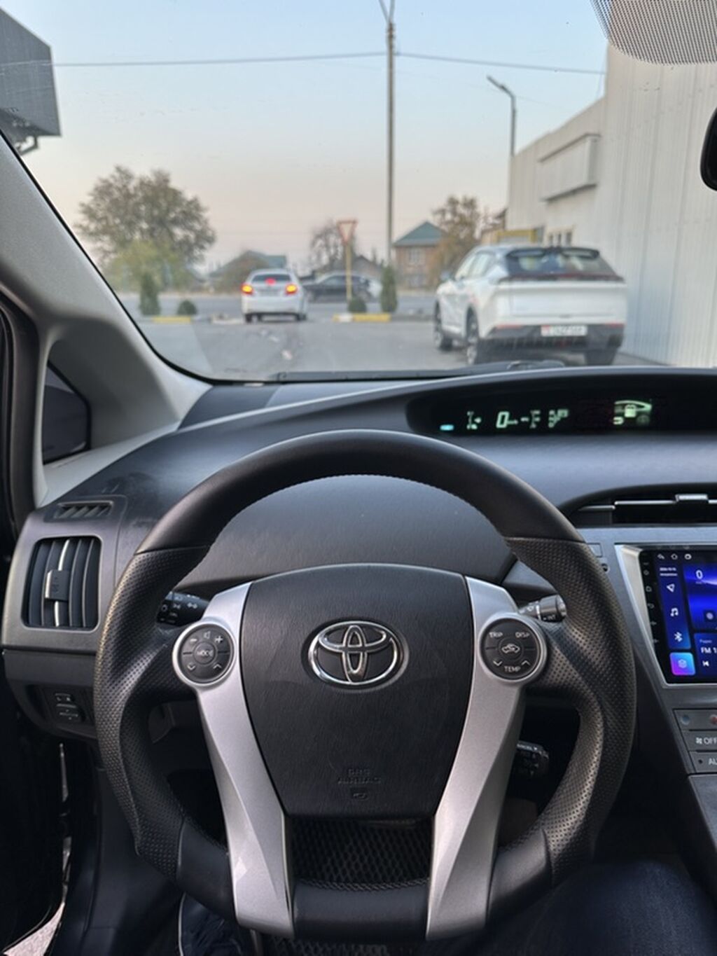 Toyota Prius: 2013 г., 1.8 л, Вариатор, Гибрид, Хэтчбэк: фото 5