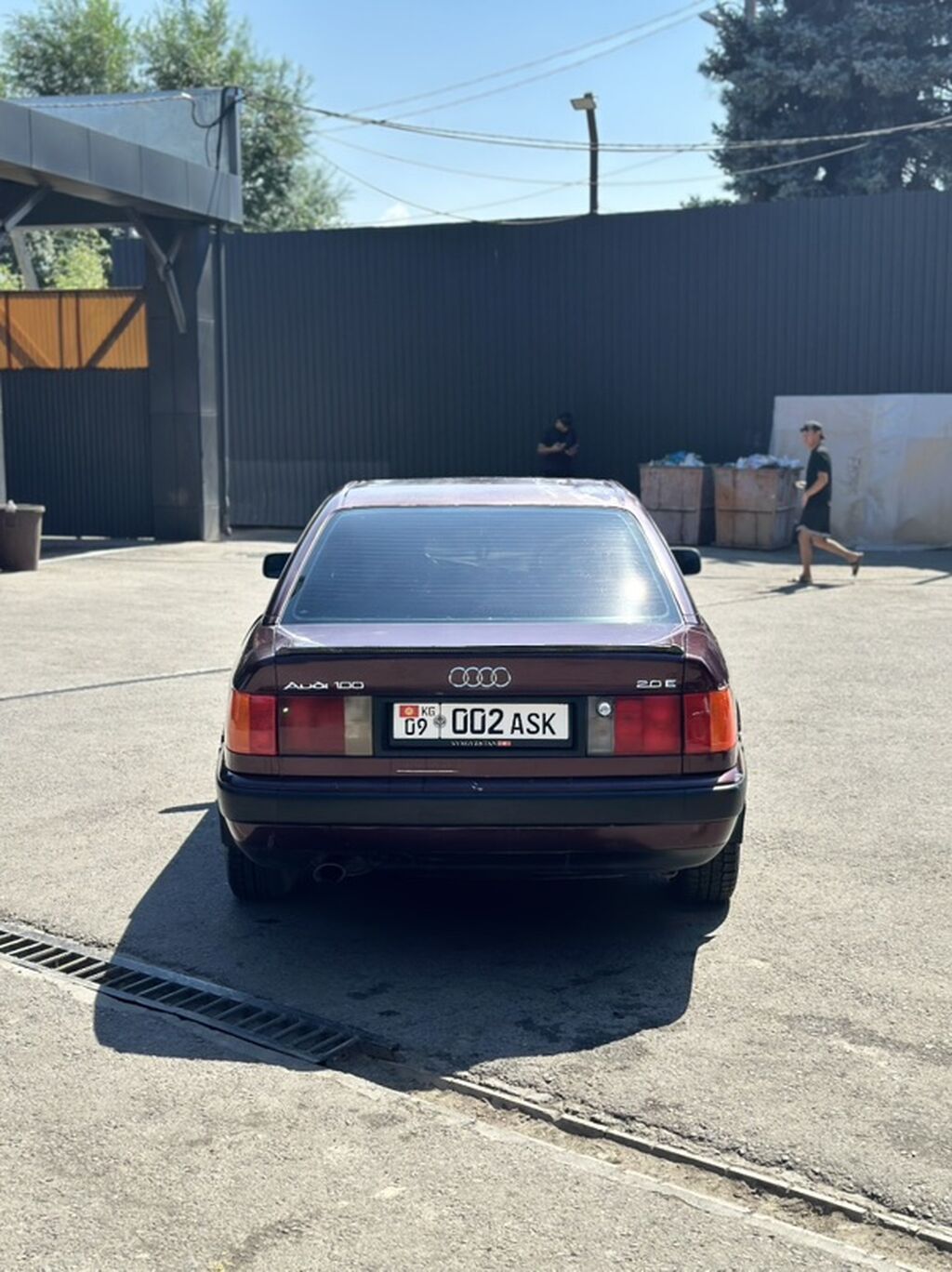 Audi 100: 1992 г., 2 л, Механика, Бензин, Седан: фото 3