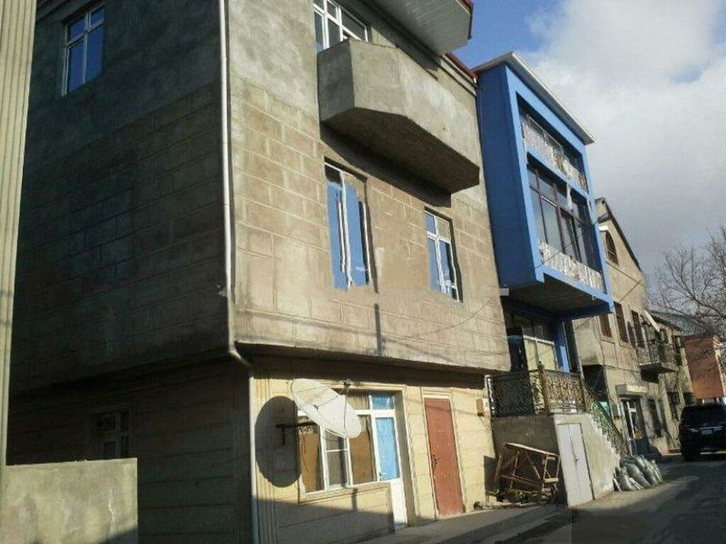 200 kv. m, 4 otaqlı, İnternet, Qaz, İşıq