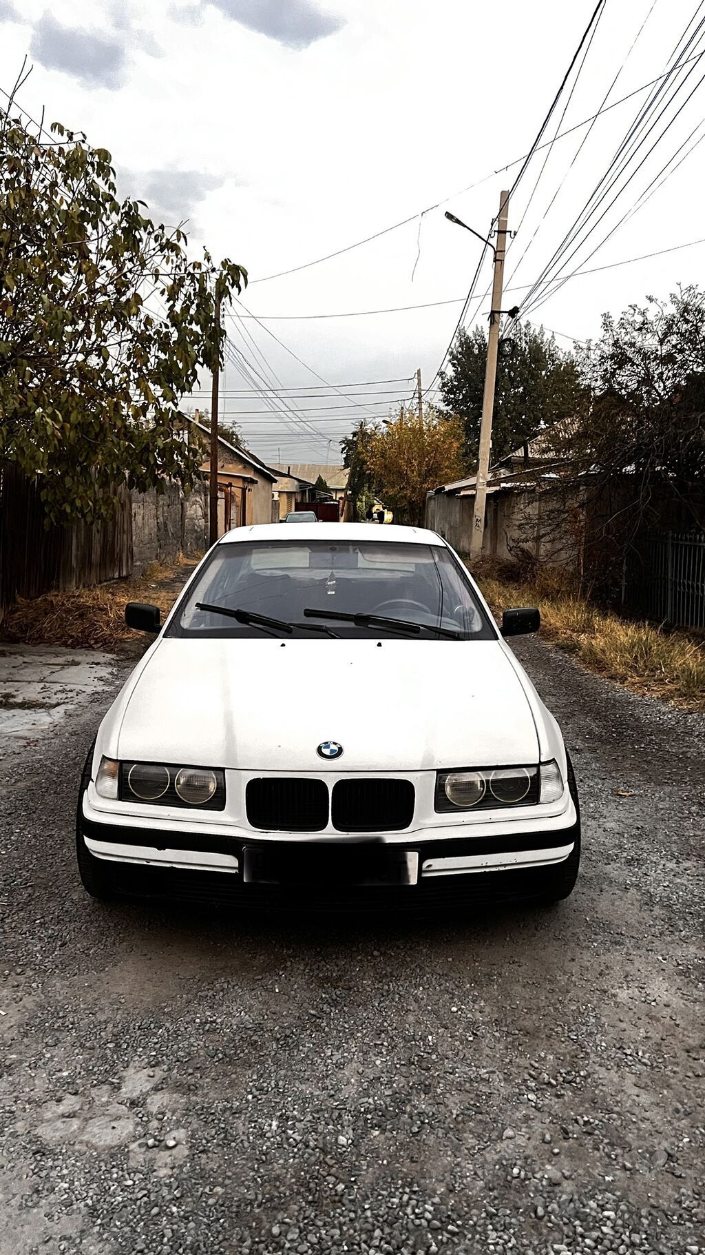 BMW 3 series: 1991 г., 1.6 л, Механика, Седан: фото 1