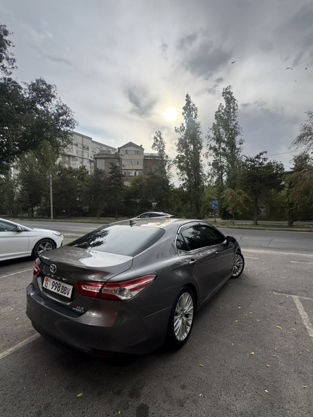 Toyota Camry: 2019 г., 2.5 л, Вариатор, Гибрид, Седан: фото 3