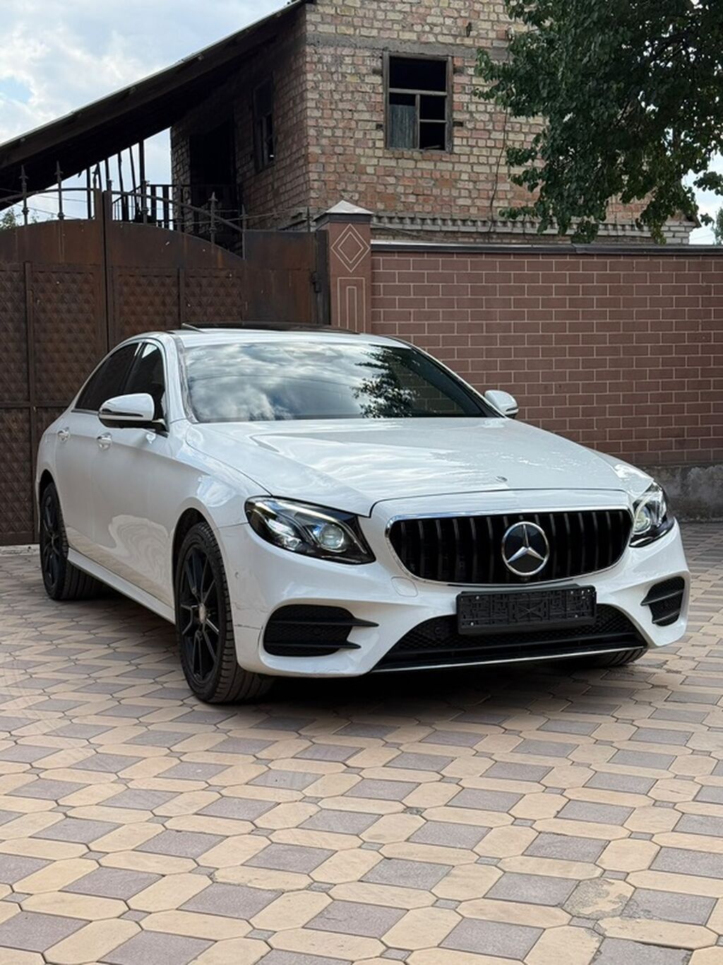 Mercedes-Benz E-Class: 2017 г., 2 л, Автомат, Бензин, Седан: фото 2