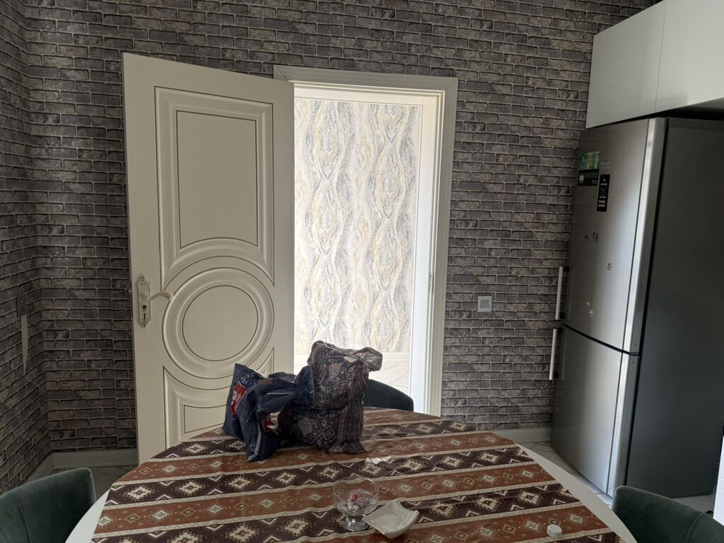 7 otaqlı, 200 kv. m, Yeni təmirli