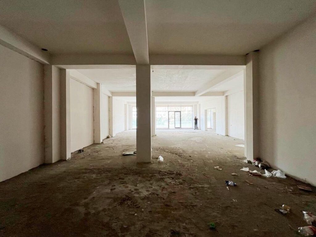 Nizami metrosuna piyada 3-4 dəqiqə məsafədə, Şəhərin ən prestijli