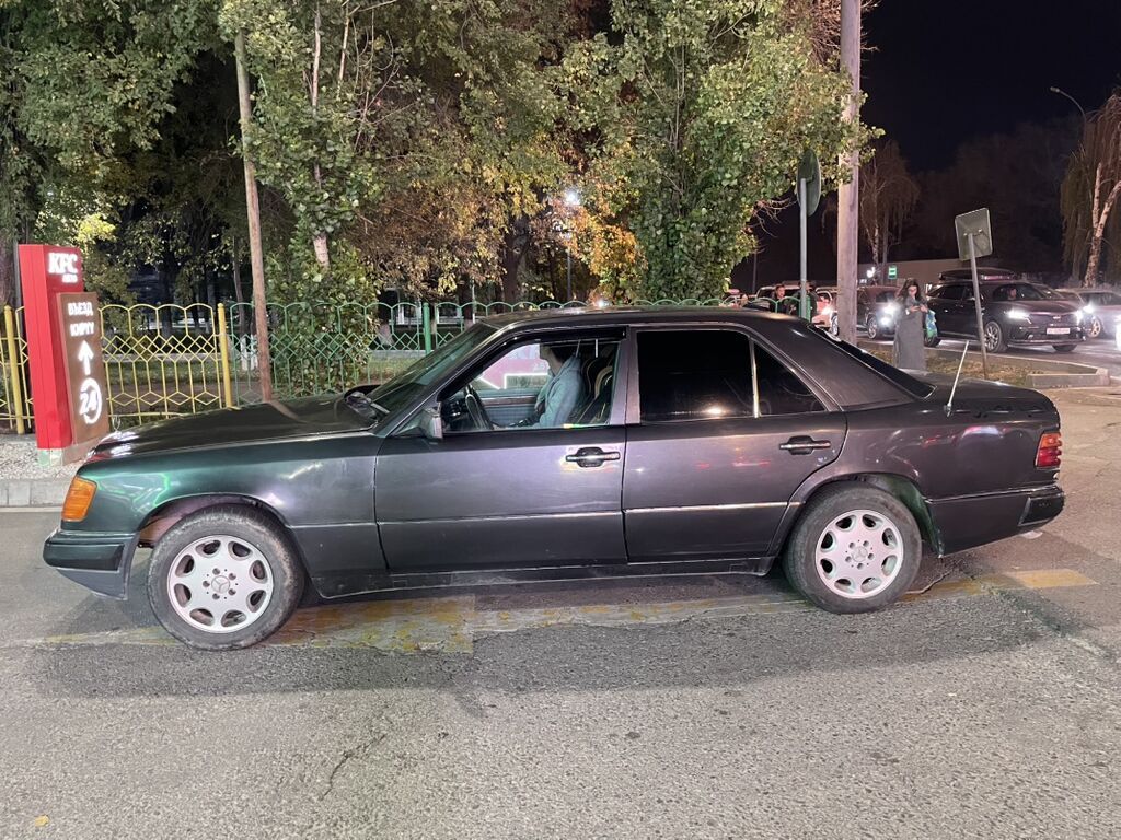 Mercedes-Benz W124: 1992 г., 2.3 л, Механика, Бензин, Седан: фото 4