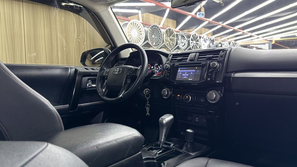 Toyota 4Runner: 2018 г., 4 л, Автомат, Газ, Внедорожник: фото 4