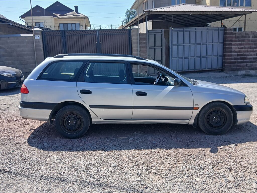 Toyota Avensis: 2003 г., 2 л, Механика, Дизель, Универсал: фото 8