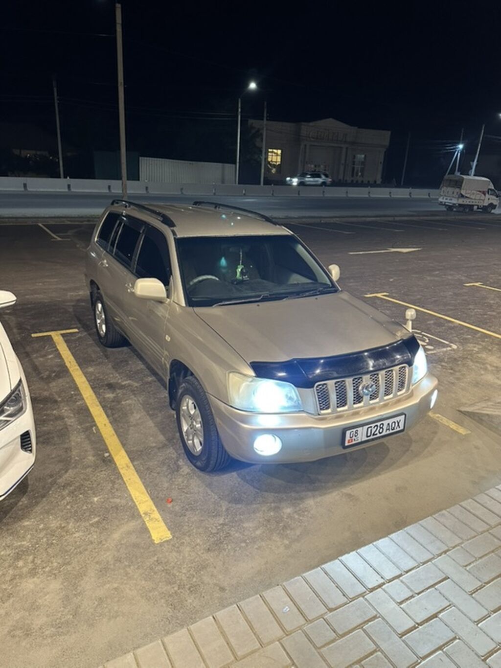 Toyota Kluger: 2003 г., 3 л, Автомат, Бензин, Кроссовер: фото 2
