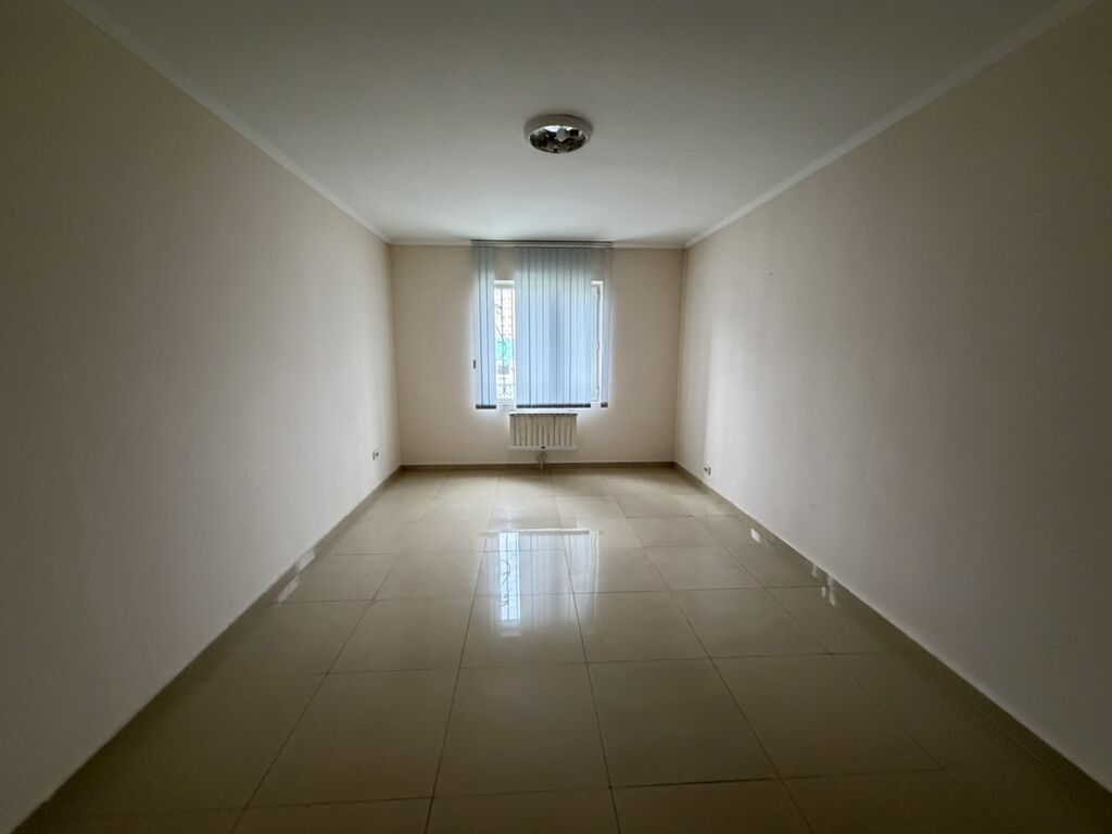Аренда офисов, 140 м², В жилом комплексе, С отдельной кухней