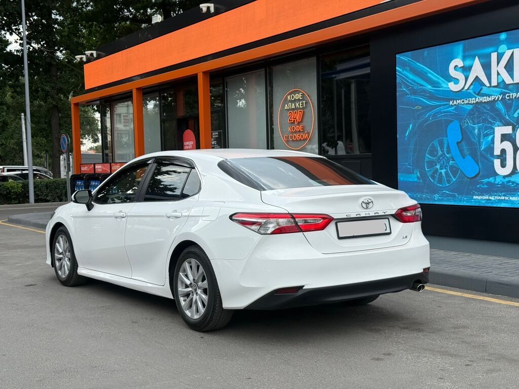 Toyota Camry: 2018 г., 2.5 л, Автомат, Бензин, Седан: фото 2