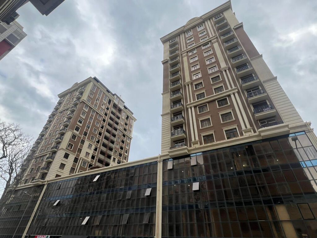 4 otaqlı, Yeni tikili, 131 kv. m