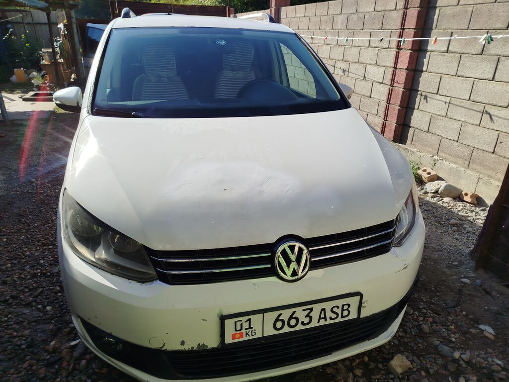 Volkswagen Touran: 2018 г., 1.6 л, Механика, Бензин, Минивэн: фото 1