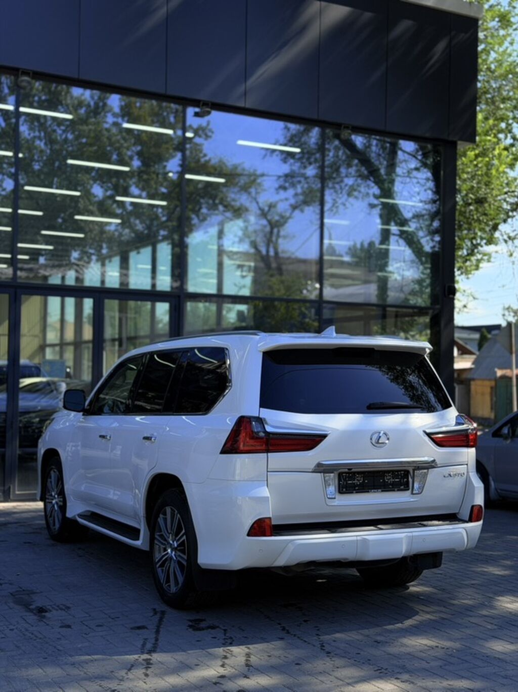 Lexus LX: 2017 г., 5.7 л, Автомат, Бензин, Внедорожник: фото 8
