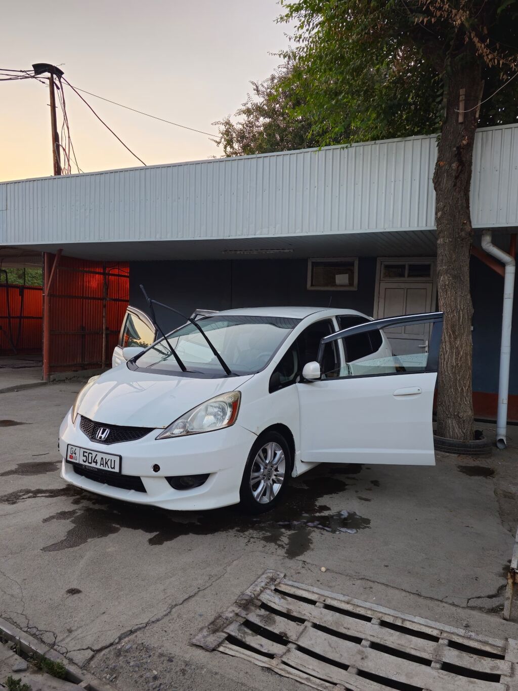 Honda Fit: 2010 г., 1.5 л, Автомат, Бензин, Хэтчбэк: фото 8