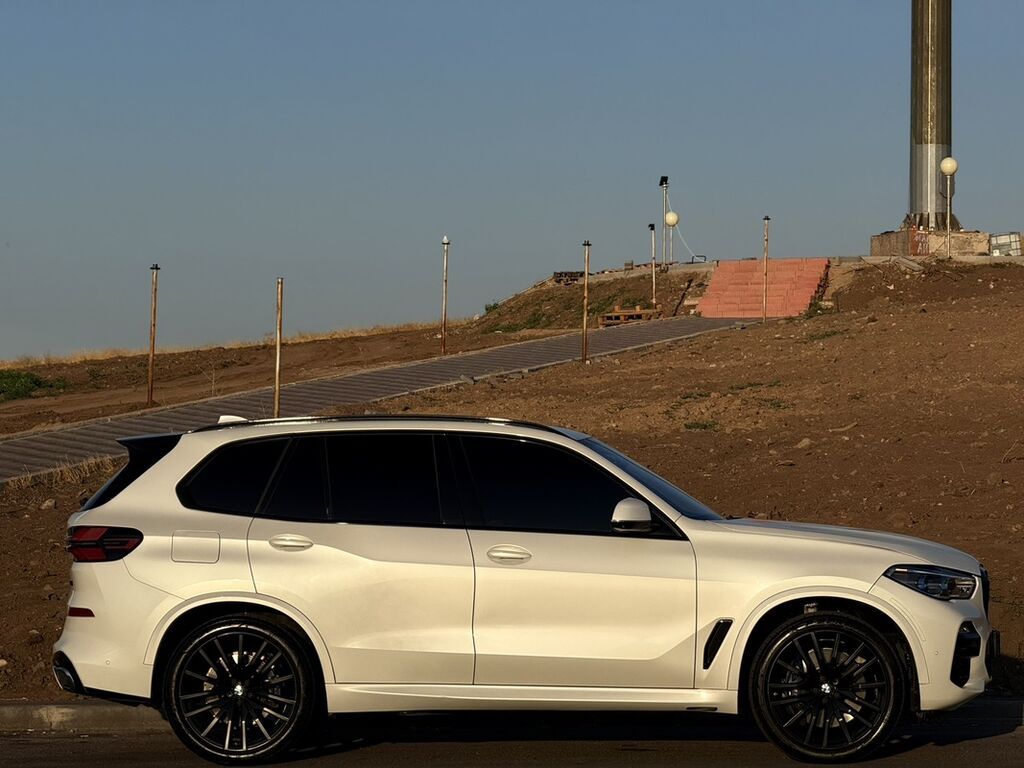 BMW X5: 2020 г., 4.4 л, Автомат, Бензин, Внедорожник: фото 3