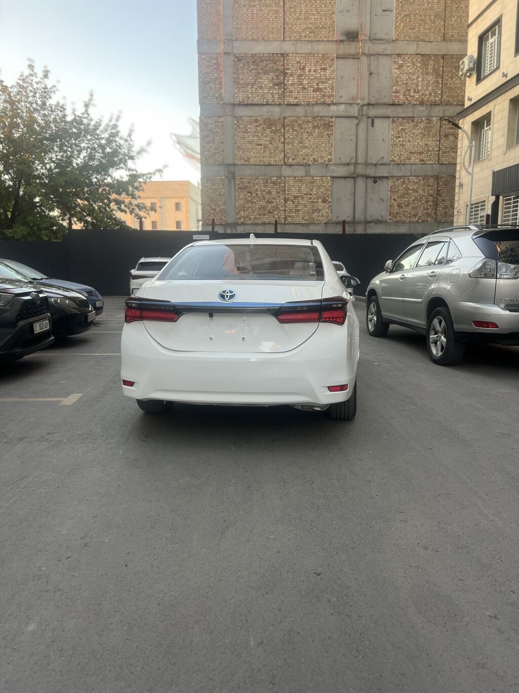 Toyota Corolla: 2019 г., 1.8 л, Вариатор, Гибрид, Седан: фото 4