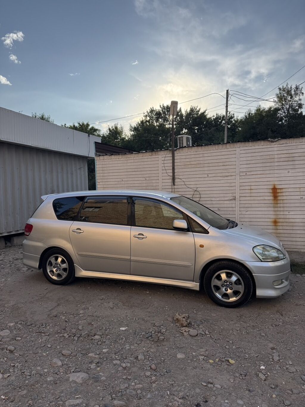 Toyota Ipsum: 2002 г., 2.4 л, Автомат, Бензин, Минивэн: фото 3