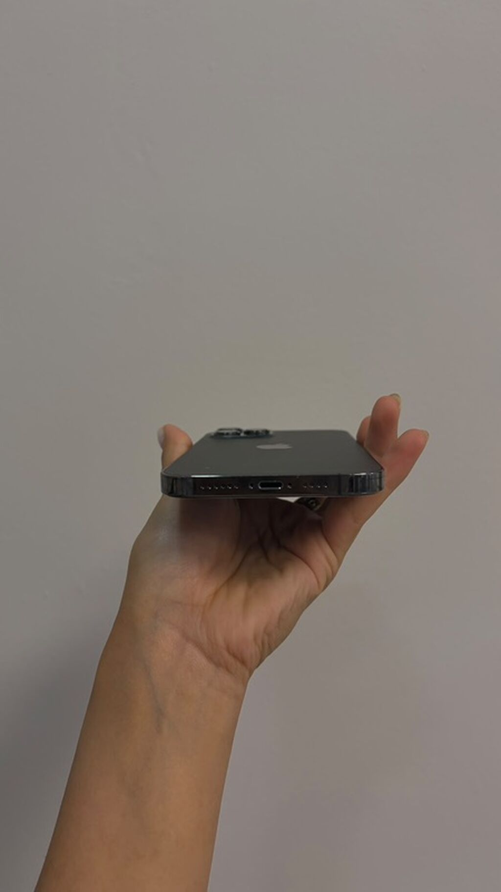 IPhone 12 Pro Max, Б/у, 128 ГБ, Графит, Зарядное устройство, Защитное стекло, Чехол — фото 3