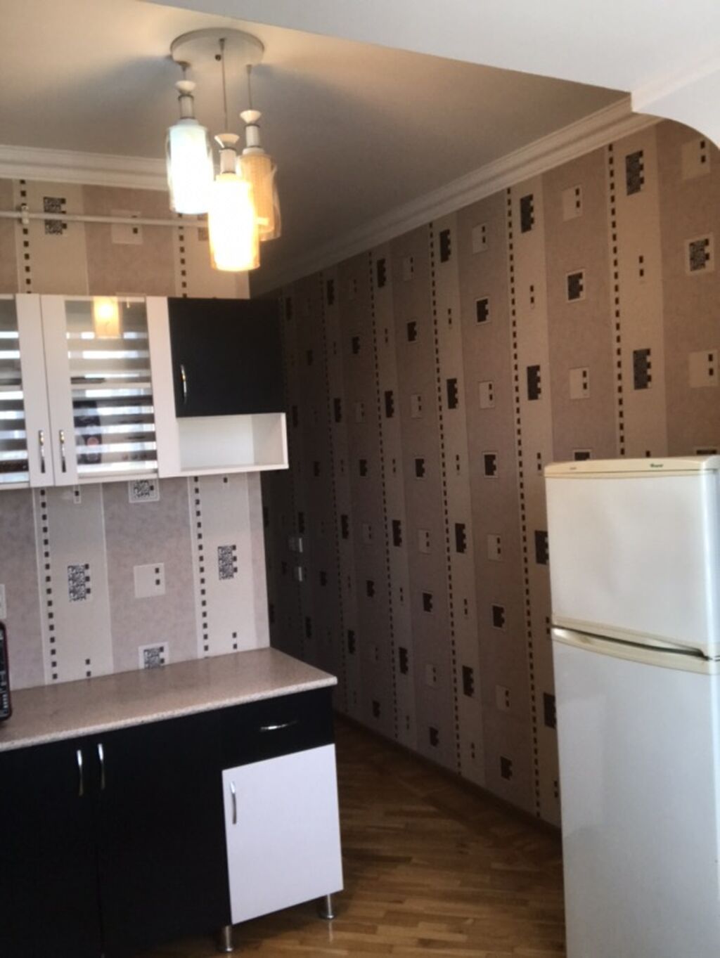 Bakı, Yasamal, 3 otaqlı, Köhnə tikili, m. Elmlər Akademiyası, 65 kv. m