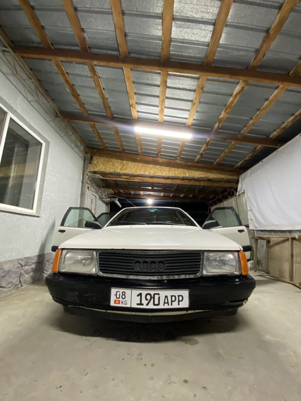 Audi 100: 1990 г., 2 л, Механика, Бензин, Седан: фото 2