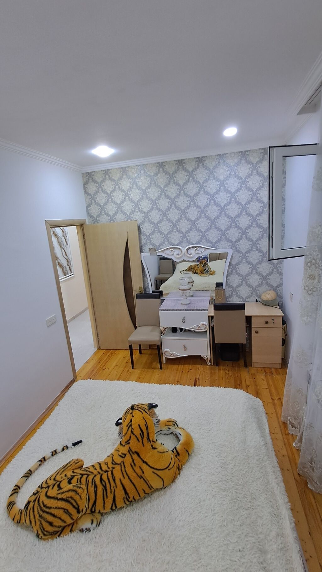 2otaqlı mənzil – dəhliz və qonaq otağı - Planlaşdırma: Uzun geniş