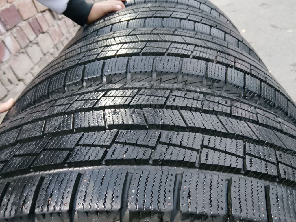 Комплект зимних шин Goform размером 225/70 R15 103T. Нешипованные: фото 2