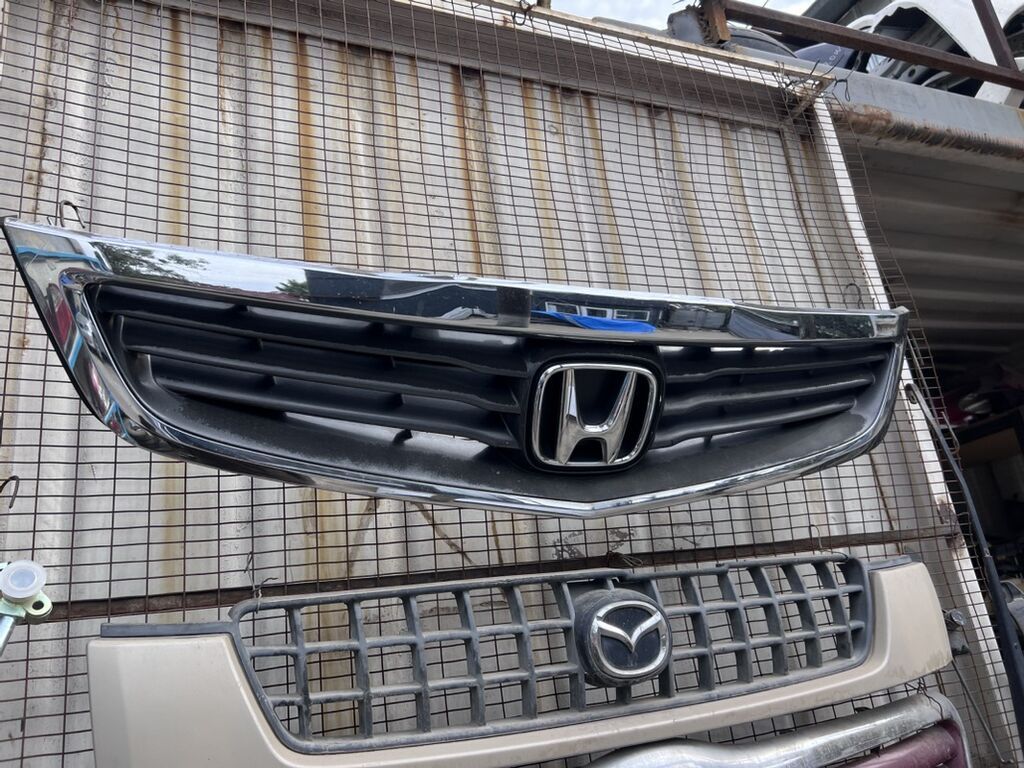 Решётка радиатора Honda ИНСПАЕР 3 куб - Оригинальная внешняя решётка