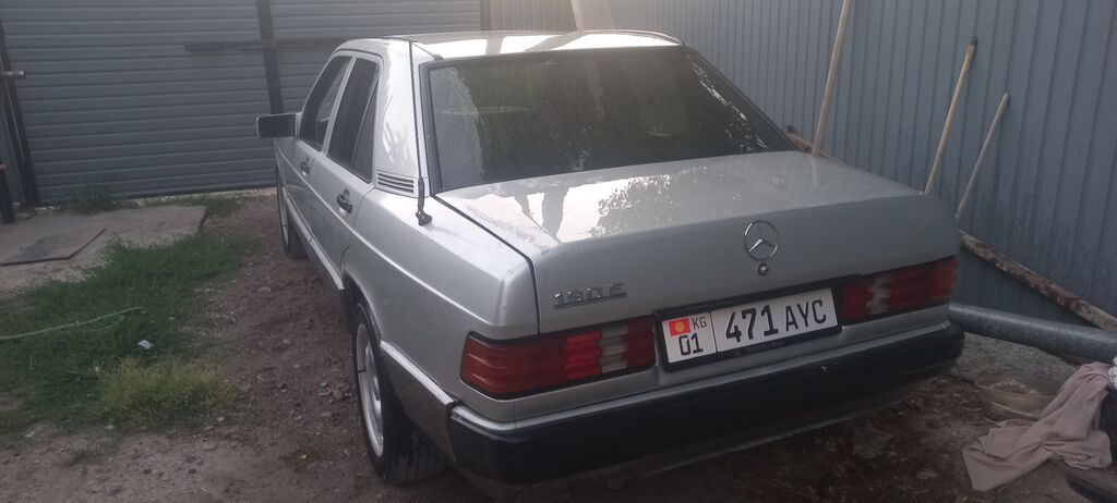 Mercedes-Benz 190: 1993 г., Механика, Бензин, Седан: фото 5