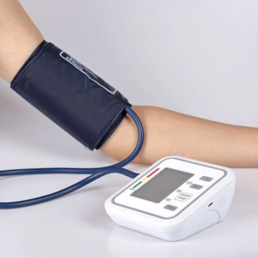 Измерение артериального давления тонометром на запястье. Electronic Blood Pressure Monitor Arm Style с манжетой 22-32 см. Измеритель артериального давления, сфигмоманометр. Тонометр Arm Style. Тонометр Arm Sphygmomanometer.