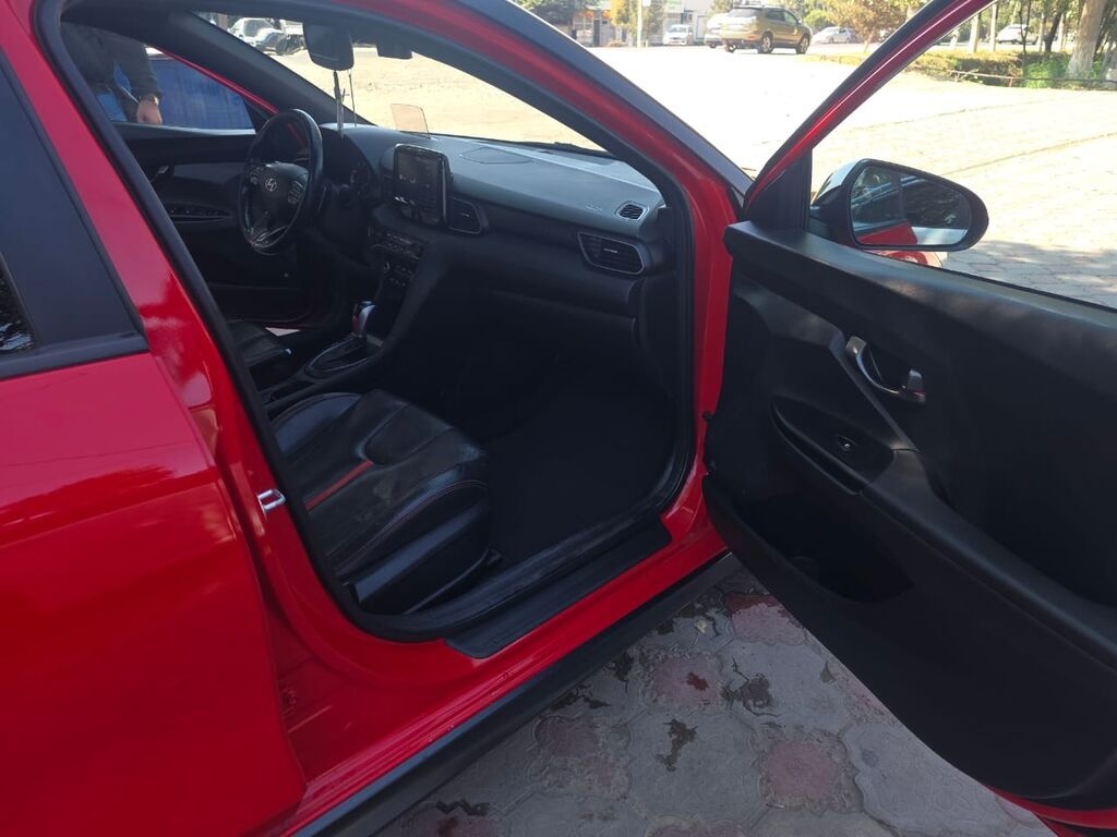 Hyundai Veloster: 2018 г., 1.6 л, Автомат, Бензин, Хэтчбэк: фото 8