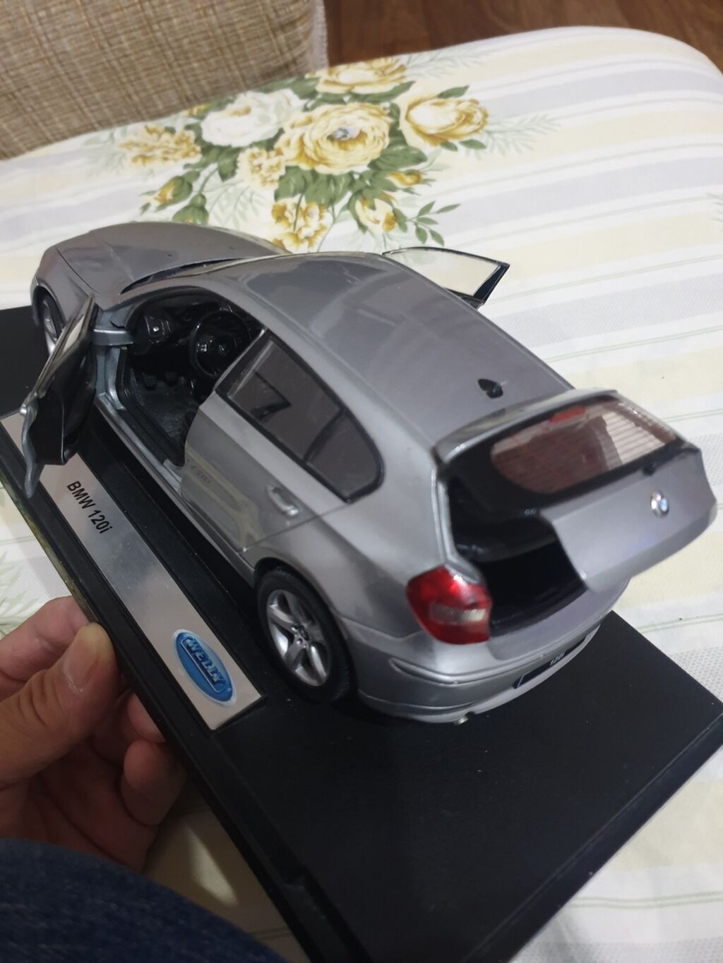 Коллекционная масштабная модель BMW 120i (Welly). Зеркала дверные: фото 4
