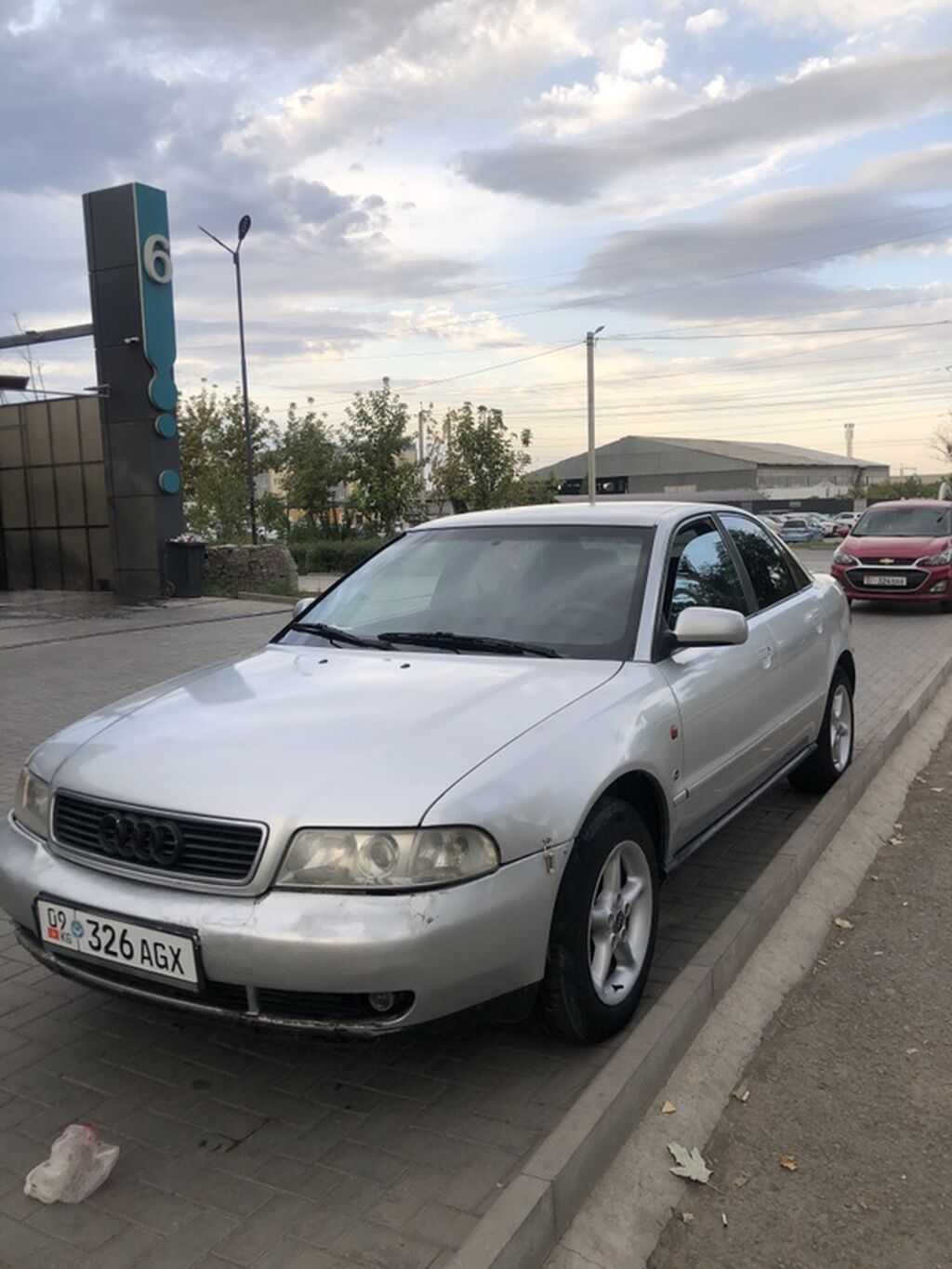 Audi A4: 1995 г., 1.8 л, Механика, Бензин, Седан: фото 2