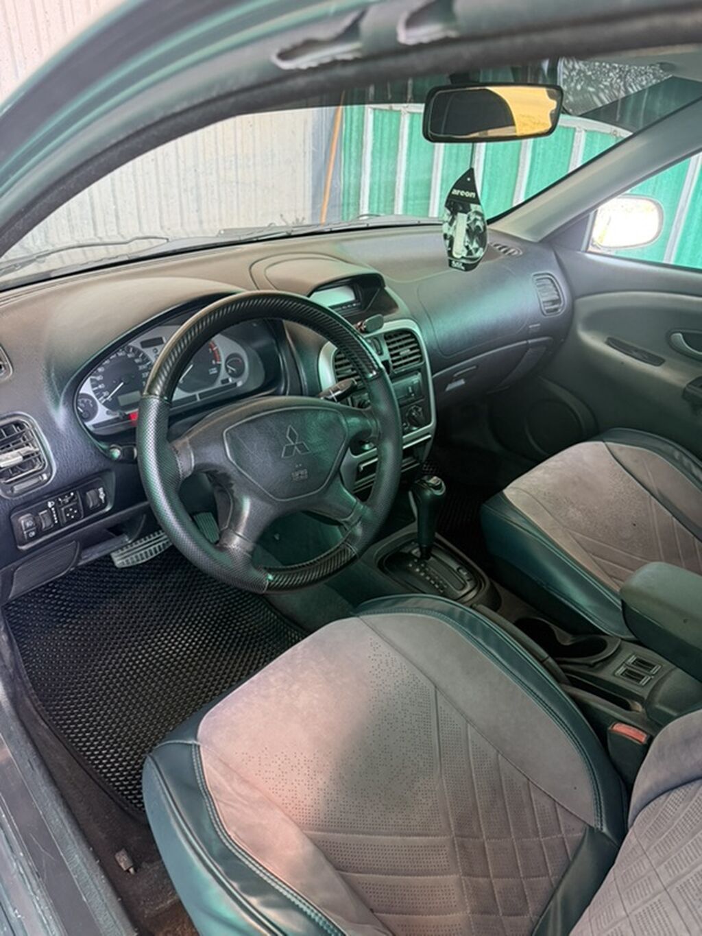 Mitsubishi Carisma: 2003 г., 1.6 л, Автомат, Бензин, Седан: фото 8