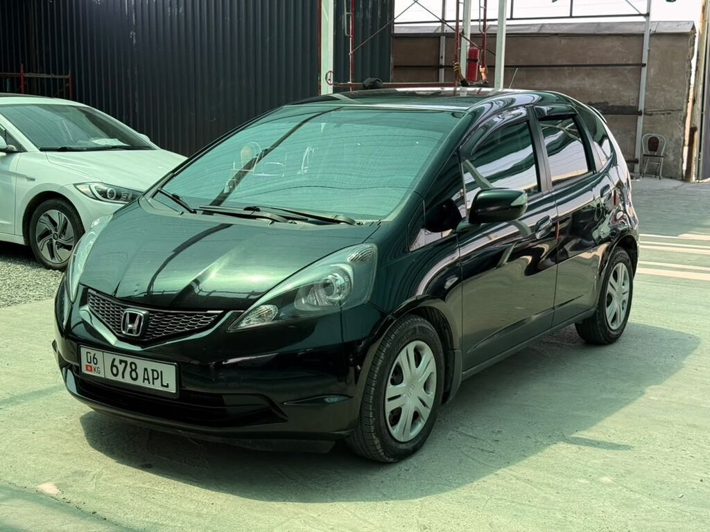 Honda Jazz: 2009 г., 1.3 л, Механика, Бензин, Хэтчбэк: фото 2